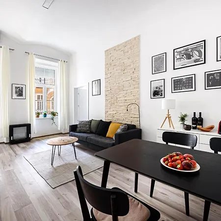 Chic 2br Flat Near The Opera *