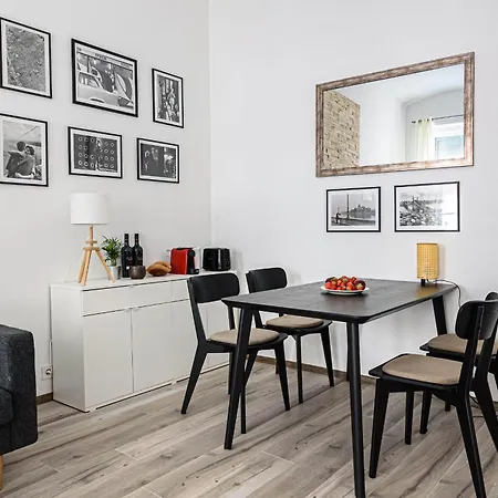 Apartment Chic 2br Flat Near The Opera Budapest