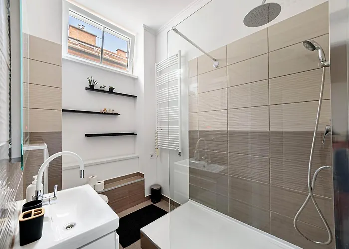 Chic 2br Flat Near The Opera Budapeşte