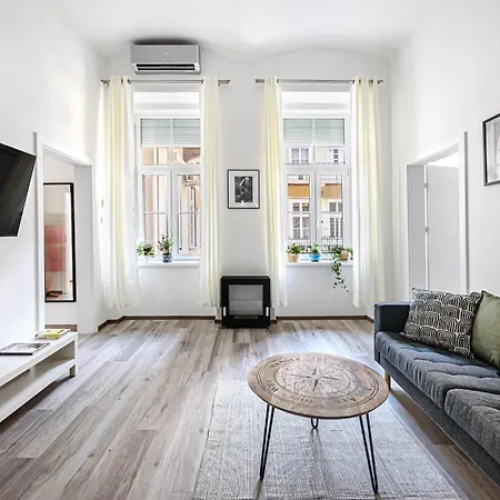 Chic 2br Flat Near The Opera Будапешт